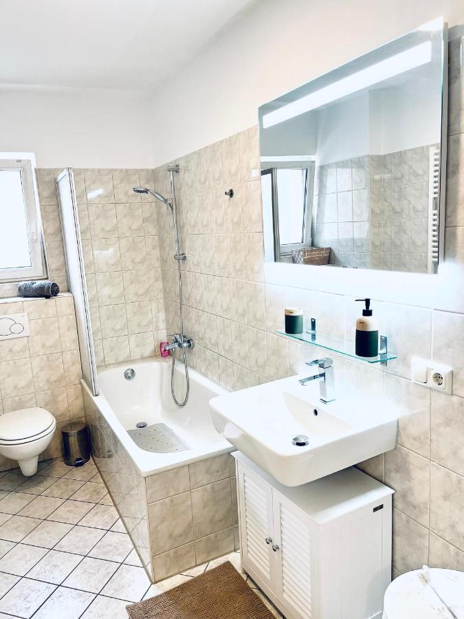 Modernes 3 Zimmer Apartment - Luise- Mit Wlan, Balkon Und Smart-Tv In City-Nahe! Erfurt Kültér fotó